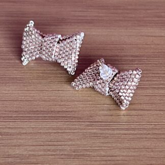 mini-bow-miyuki-nausnice-zlate-artevelles